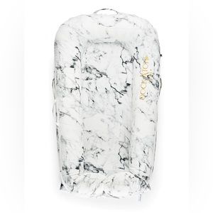 Dock A Tot Deluxe + baby Bassinet